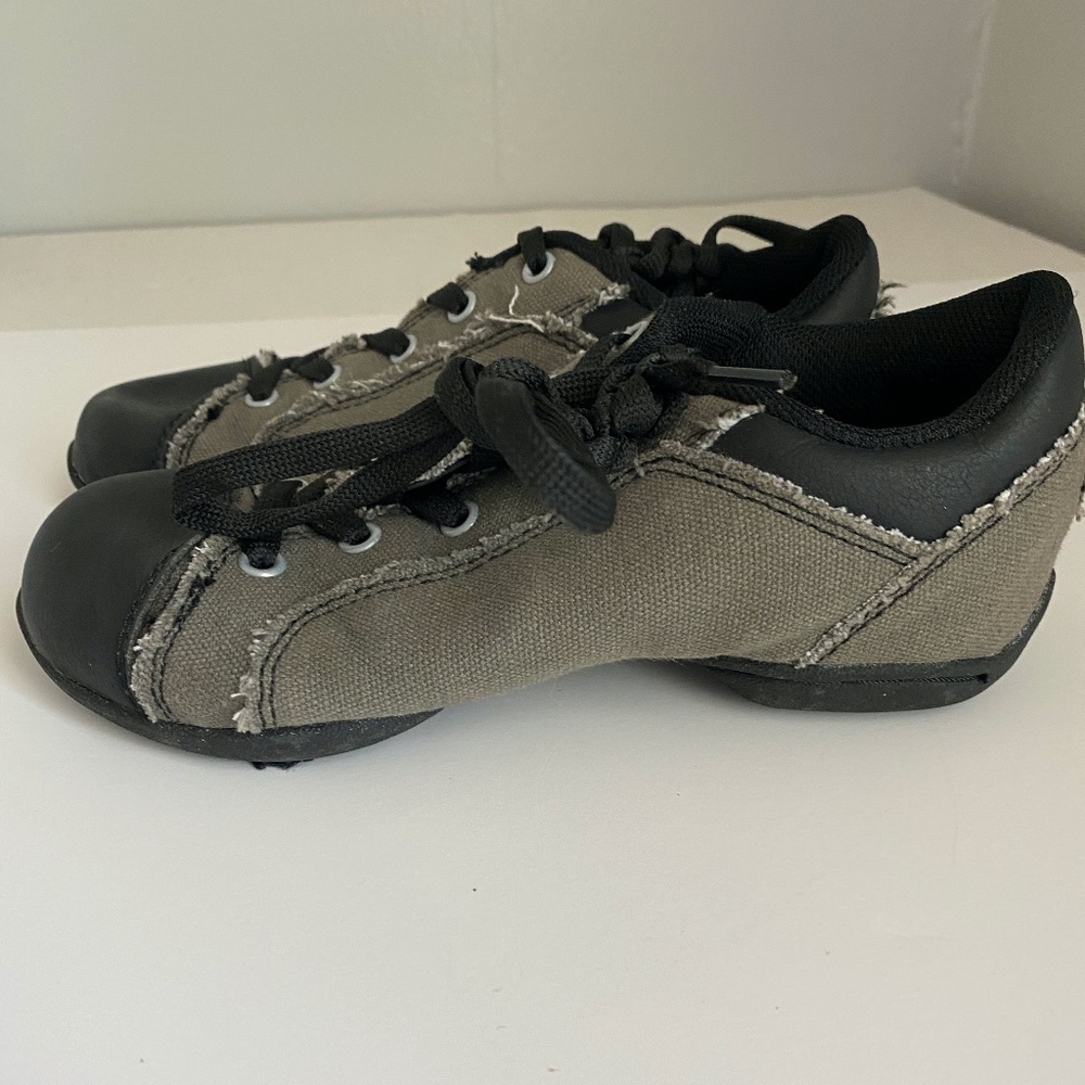 Revolution Dancewear hip hop shoes sneakers 3.5